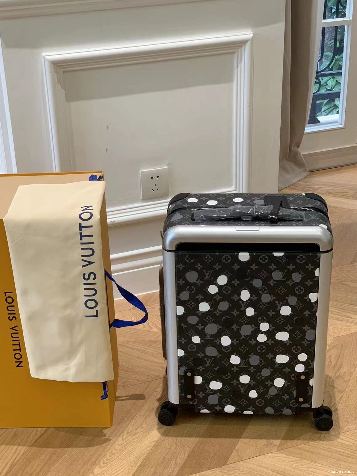 YAYOI 37L POLKADOT CUSTOM SUITCASE HORIZON 55 CABIN 0822